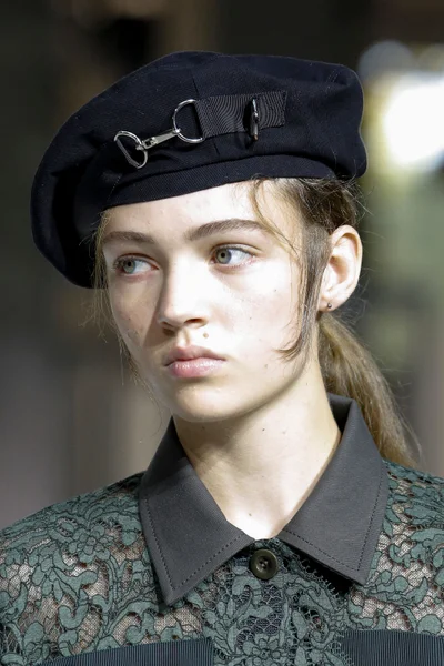 Look 50